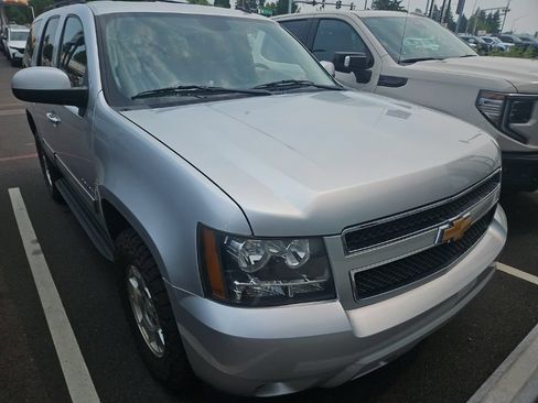 Used 2014 Chevrolet Tahoe LT w/ Luxury Package AWD/4WD image 15