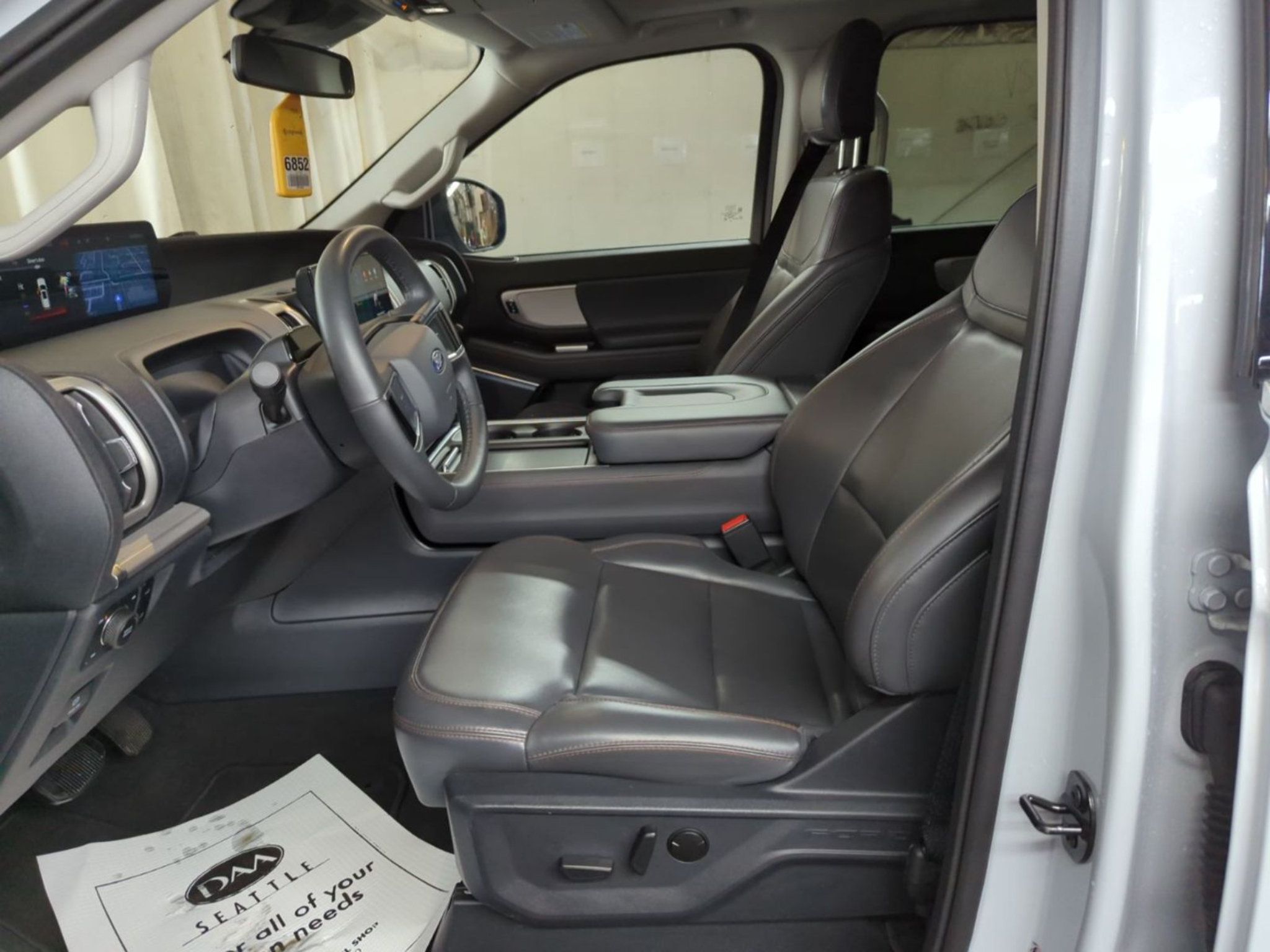 Used 2025 Ford Expedition Max Active AWD/4WD image 6