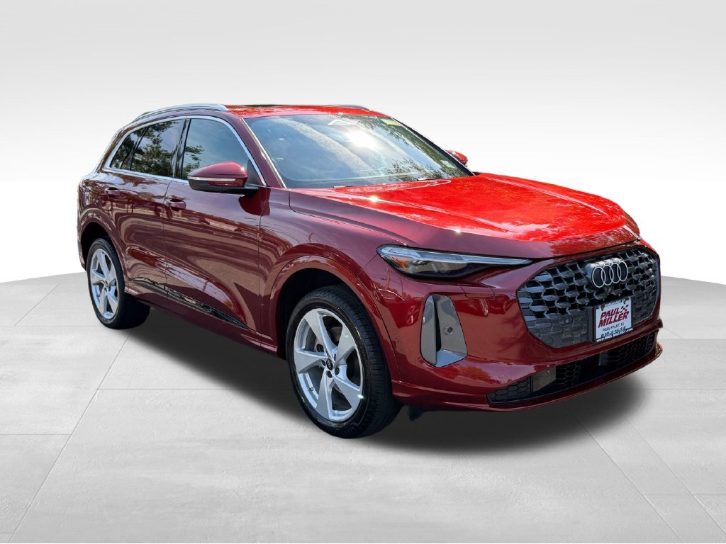 Used 2025 Audi Q5 Premium Plus w/ Premium Plus AWD/4WD image 3