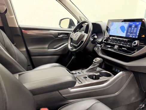 Used 2022 Toyota Highlander Limited image 41