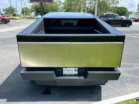 Used 2024 Tesla Cybertruck AWD Crew Cab image 6