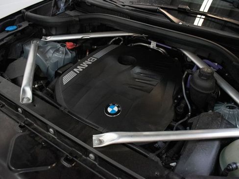 Used 2025 BMW X5 xDrive40i w/ M Sport Package AWD/4WD image 10