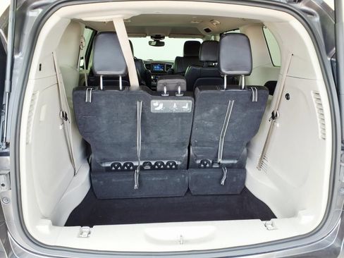 Used 2021 Chrysler Voyager Lxi FWD image 8
