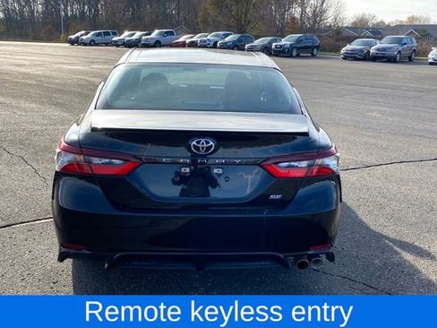 Used 2021 Toyota Camry SE image 4