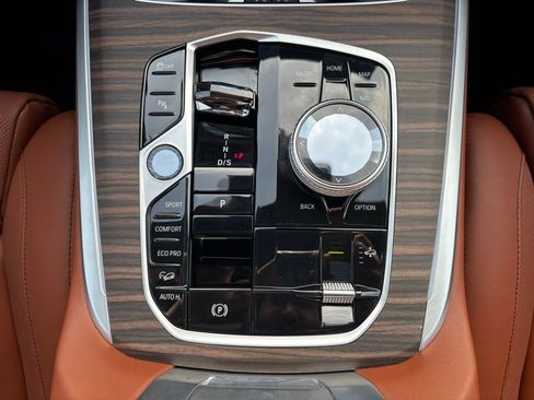 Used 2025 BMW X7 M60i AWD/4WD image 36