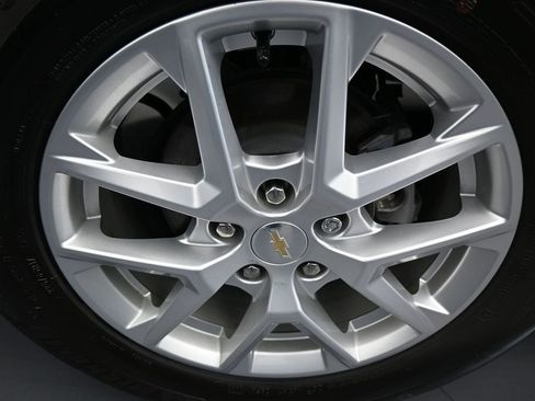 Used 2023 Chevrolet Equinox LS FWD image 39