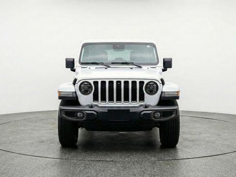 Used 2025 Jeep Wrangler Sahara image 2