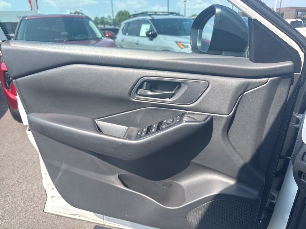 Used 2024 Nissan Rogue S FWD image 12