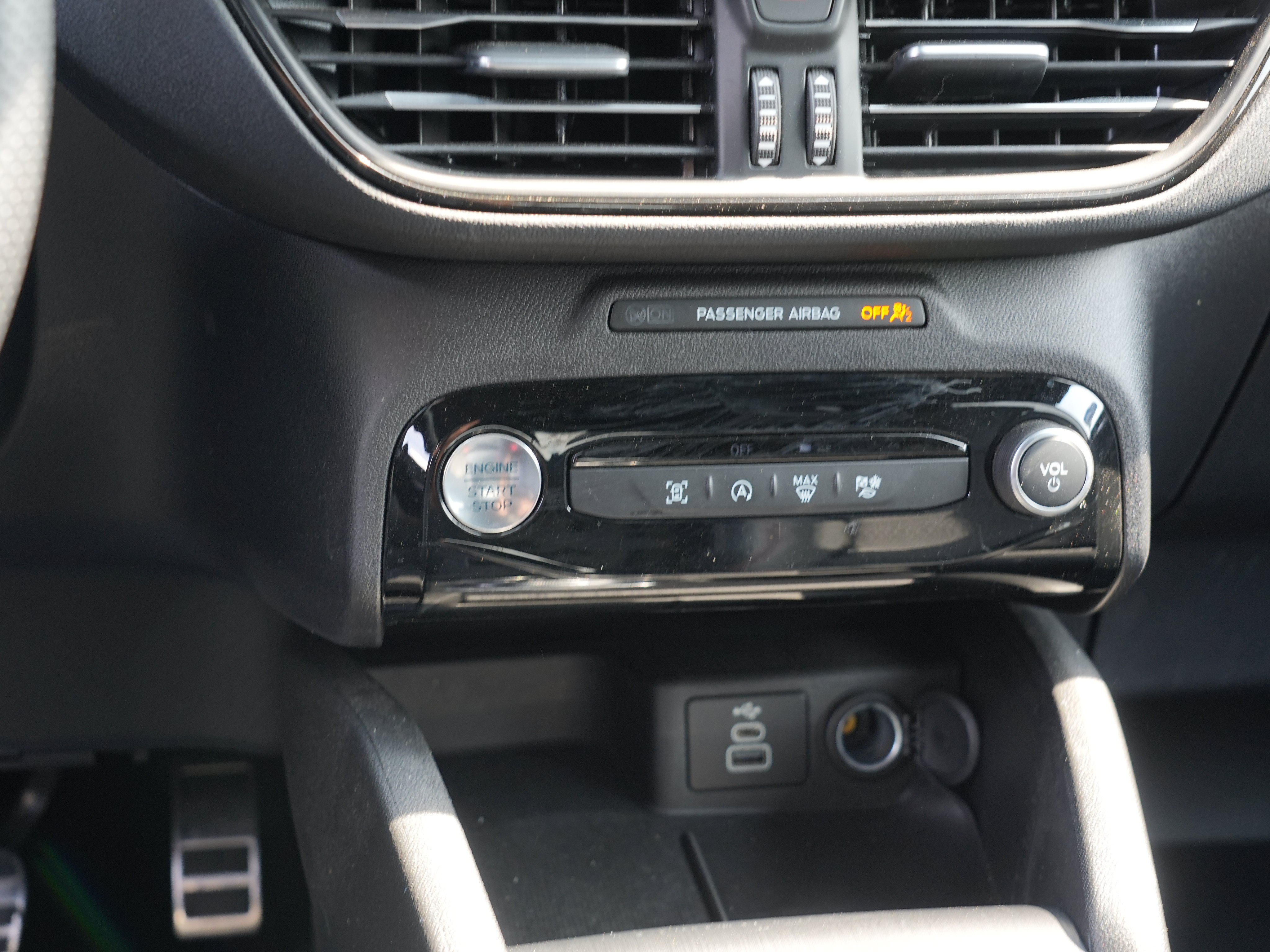 Used 2024 Ford Escape ST-Line w/ Tech Pack #1 AWD/4WD image 26