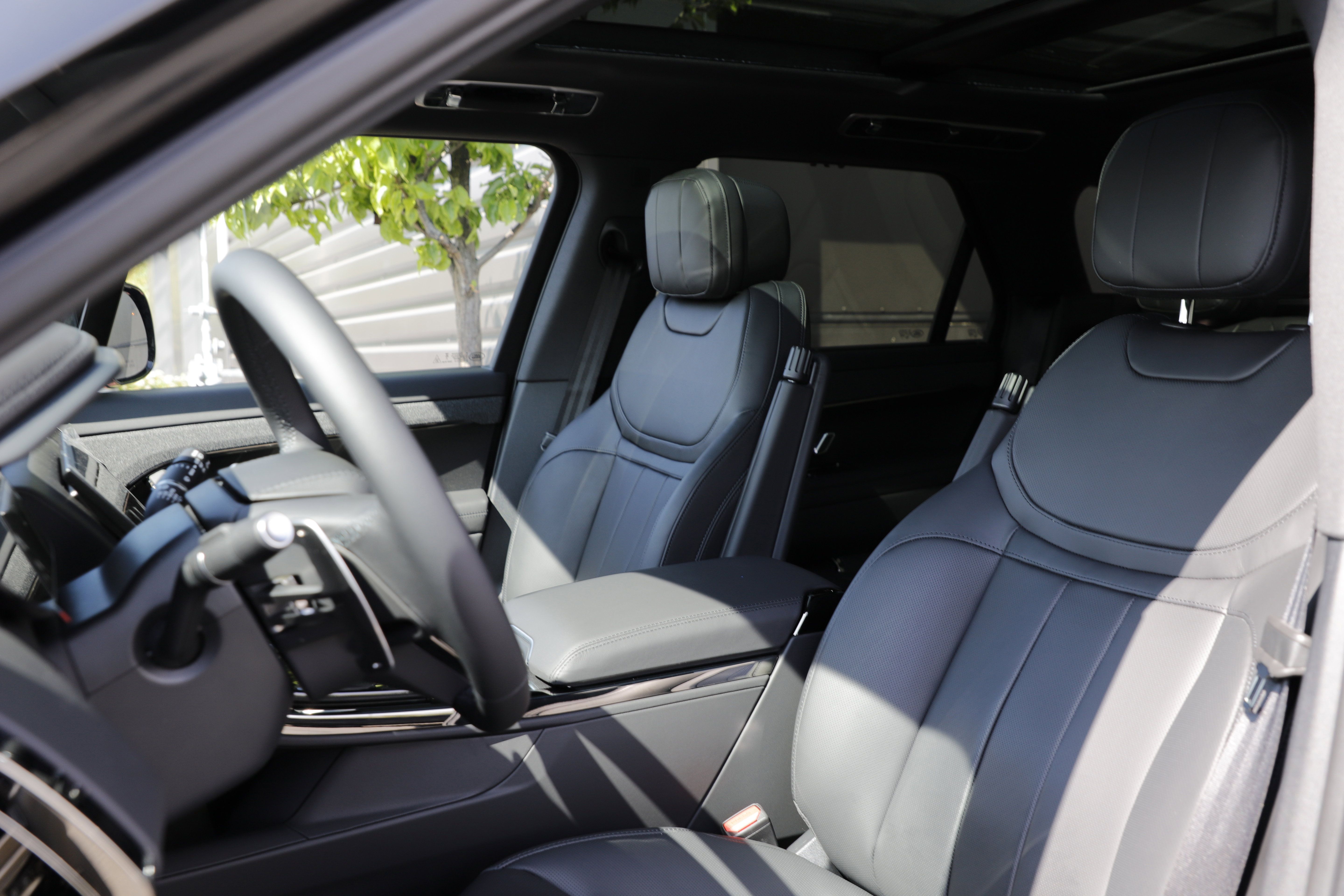 New 2026 Land Rover Range Rover Sport Dynamic SE AWD/4WD image 17