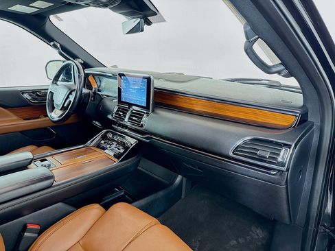 Used 2019 Lincoln Navigator Reserve image 30