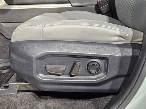 Used 2025 Toyota Tundra Limited AWD/4WD image 23