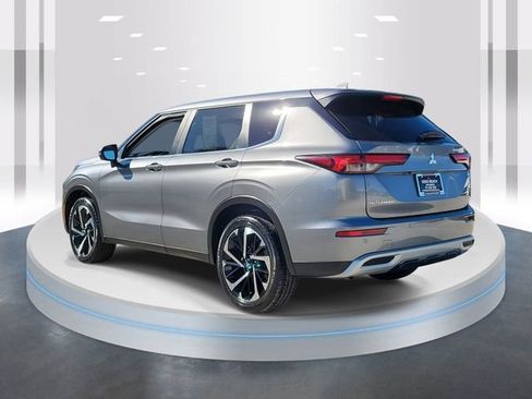 Used 2024 Mitsubishi Outlander SE image 4