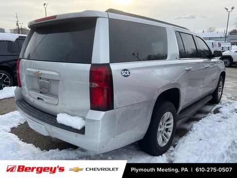 Used 2018 Chevrolet Suburban LT image 8