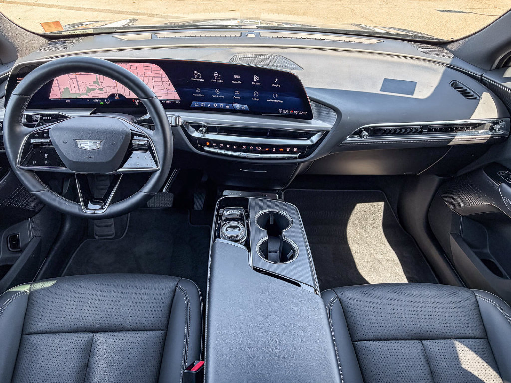 Used 2025 Cadillac Lyriq Luxury AWD/4WD image 11
