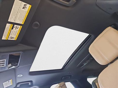 New 2025 Land Rover Discovery Dynamic SE image 27