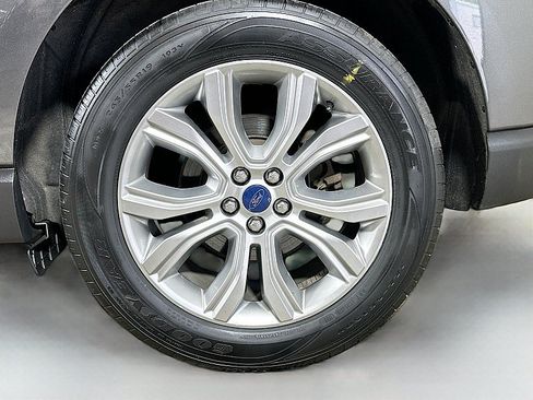 Used 2019 Ford Edge Titanium w/ Cold Weather Package AWD/4WD image 32