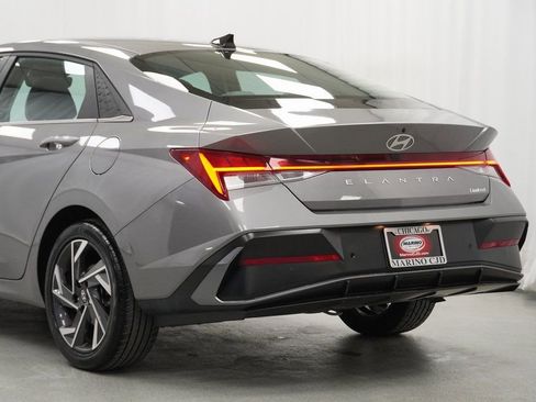 Used 2024 Hyundai Elantra Limited image 12