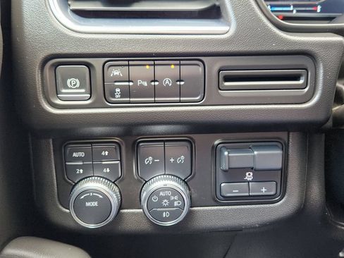 Used 2024 GMC Yukon XL SLE w/ Max Trailering Package AWD/4WD image 12