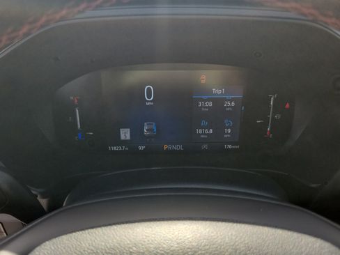Used 2025 Ford Escape ST-Line w/ Tech Pack #1 FWD image 33