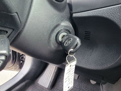 Used 2015 Toyota Corolla LE FWD image 27