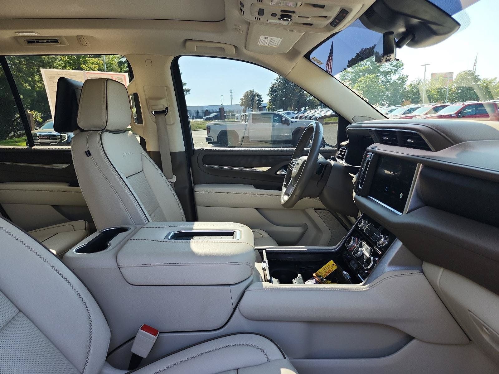 Used 2023 GMC Yukon Denali w/ Denali Reserve Package AWD/4WD image 7