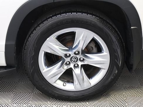 Used 2017 Toyota Highlander Limited AWD/4WD image 20