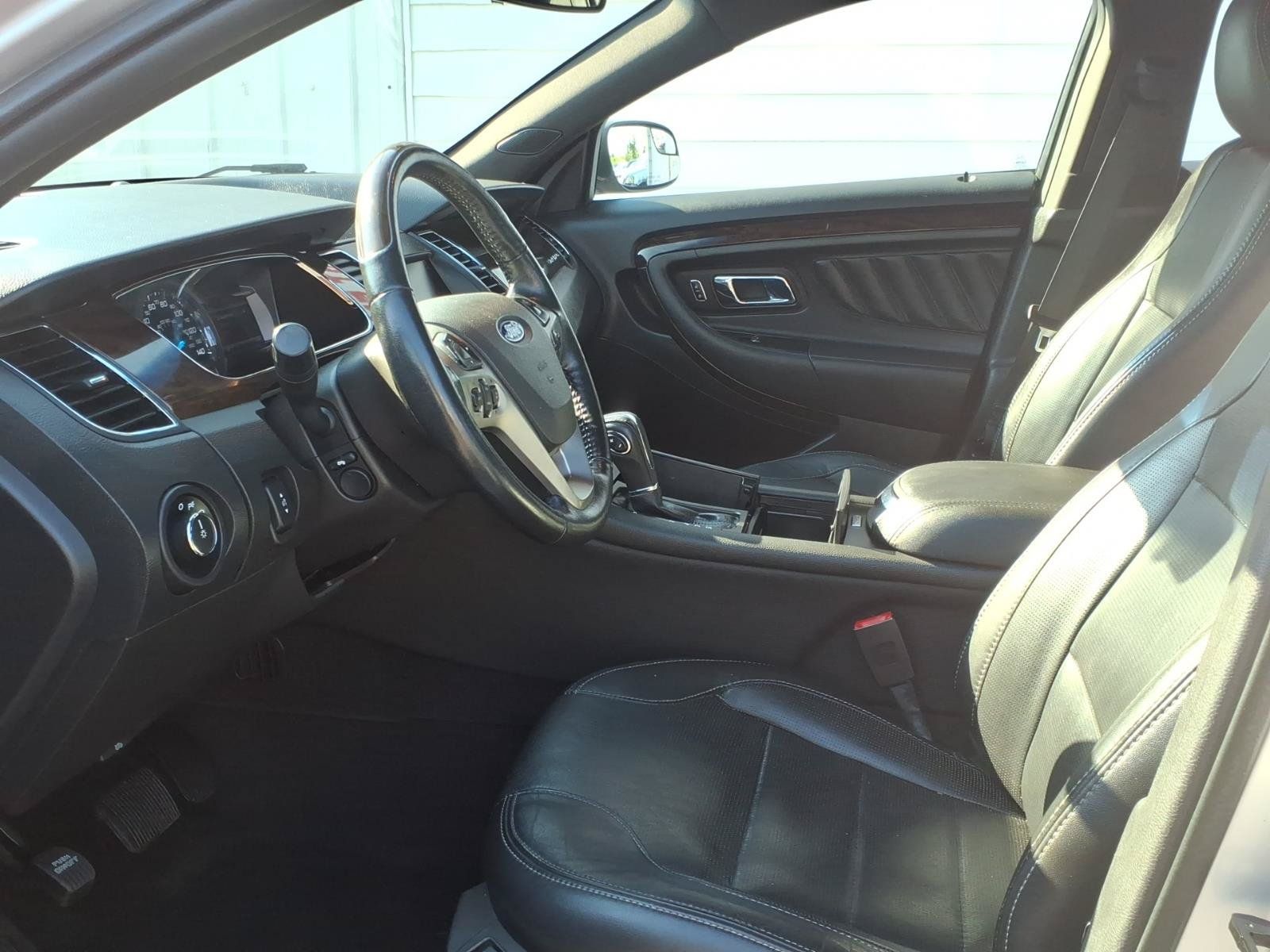 Used 2015 Ford Taurus Limited FWD image 7