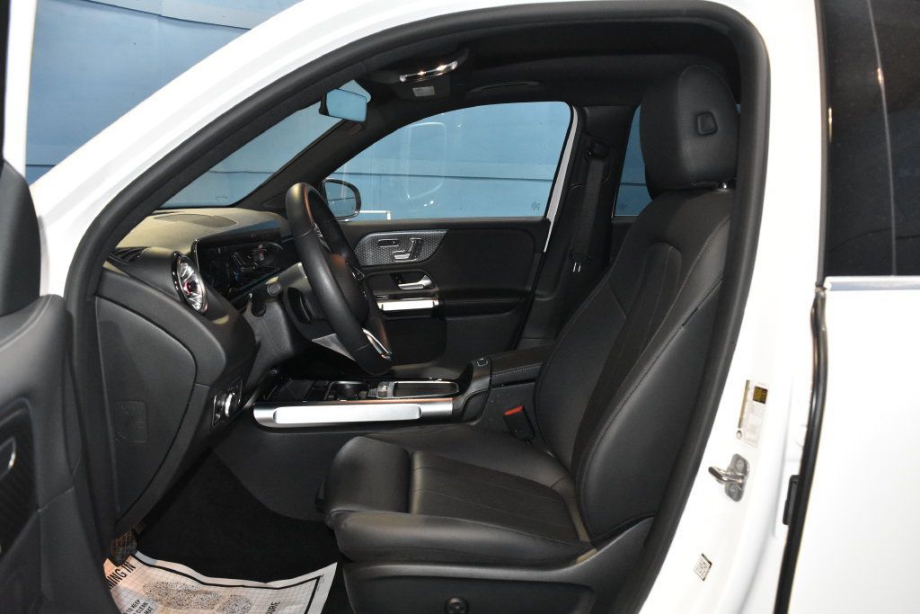 Used 2024 Mercedes-Benz EQB 300 4MATIC image 9