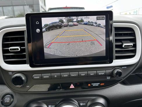 Used 2023 Hyundai Venue Limited w/ Cargo Package FWD image 22