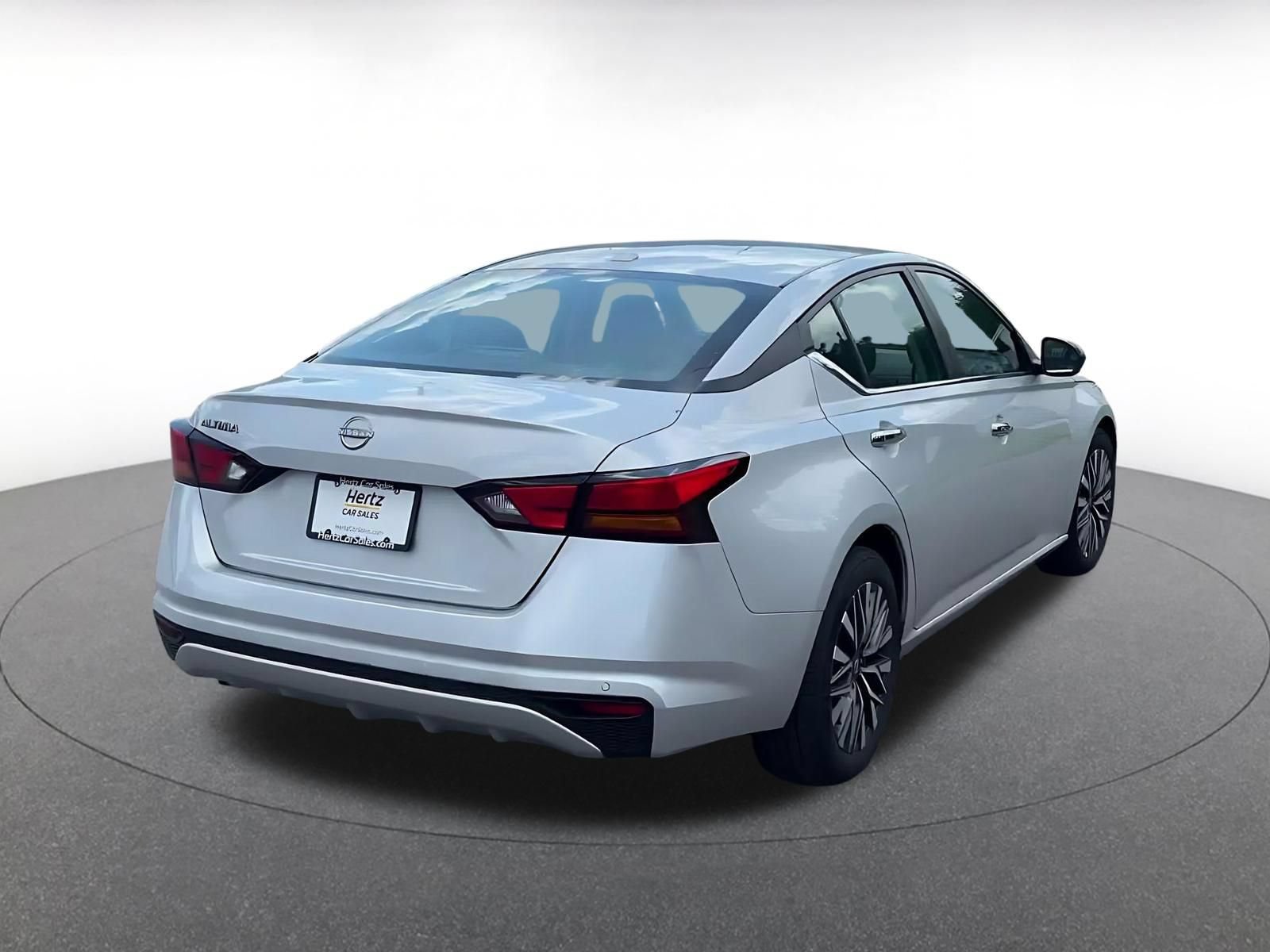 Used 2025 Nissan Altima 2.5 SV FWD image 12