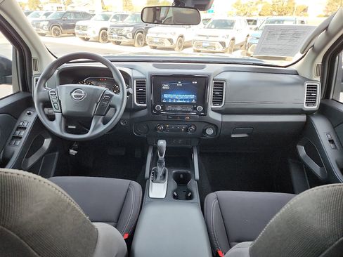Used 2024 Nissan Frontier SV image 11