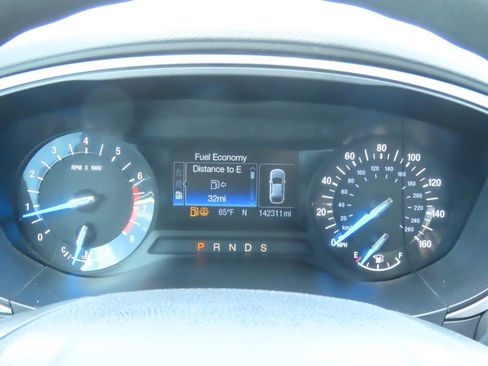 Used 2015 Ford Fusion SE image 27