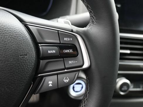 Used 2018 Honda Accord Sport image 3