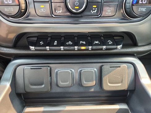 Used 2018 Chevrolet Silverado 1500 LTZ Z71 w/ LTZ Plus Package AWD/4WD image 29