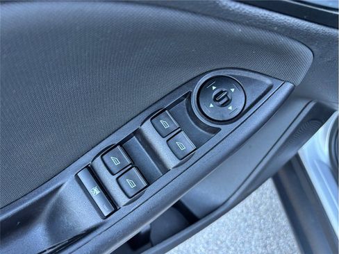 Used 2015 Ford Focus SE image 16