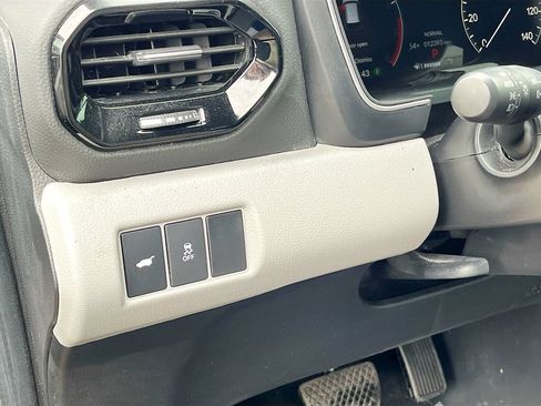 Used 2025 Honda Pilot Touring image 10