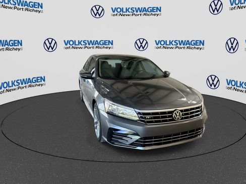 Used 2018 Volkswagen Passat 2.0T R-Line FWD image 16