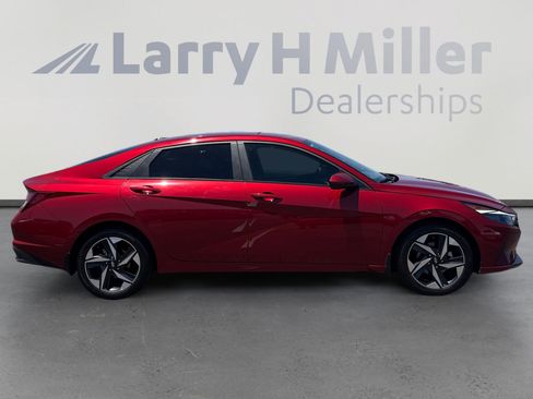 Used 2023 Hyundai Elantra SEL w/ Convenience Package FWD image 6