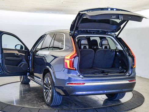 Certified 2025 Volvo XC90 B6 Plus w/ Protection Package Premier image 32