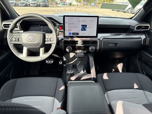 Used 2025 Toyota Tacoma TRD Sport image 5