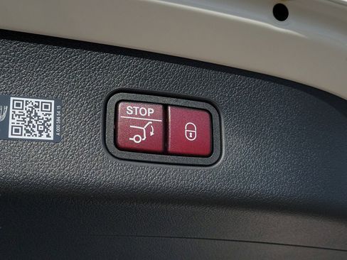 Certified 2026 Mercedes-Benz GLC 300 image 29
