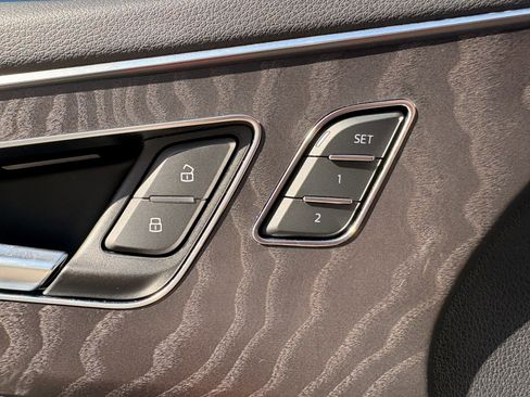 Used 2021 Audi Q8 Premium Plus w/ Premium Plus Package image 16