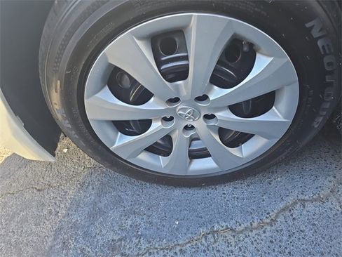 Used 2020 Toyota Corolla LE image 9