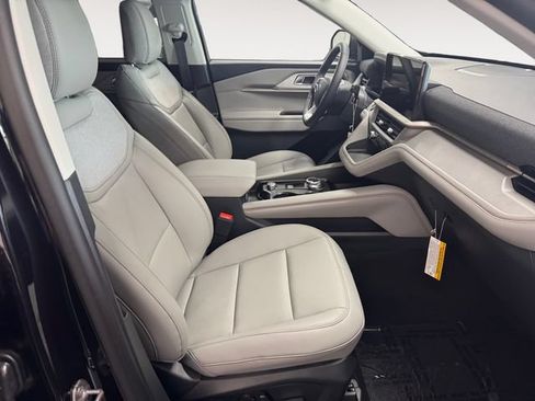 Used 2026 Ford Explorer Active w/ Active Comfort Package AWD/4WD image 4