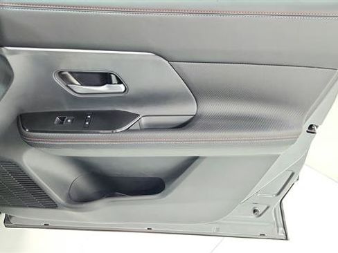 Certified 2026 Nissan Kicks SR FWD image 25