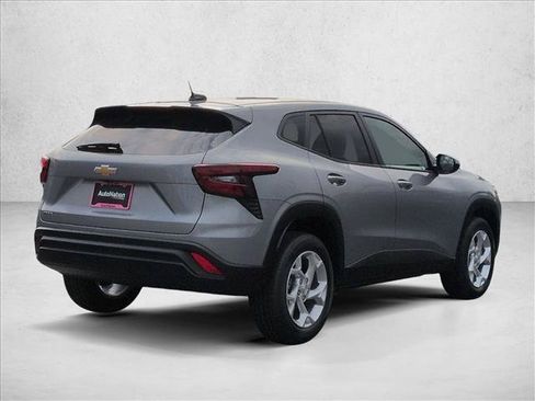 New 2026 Chevrolet Trax LS w/ LS Convenience Package FWD image 2