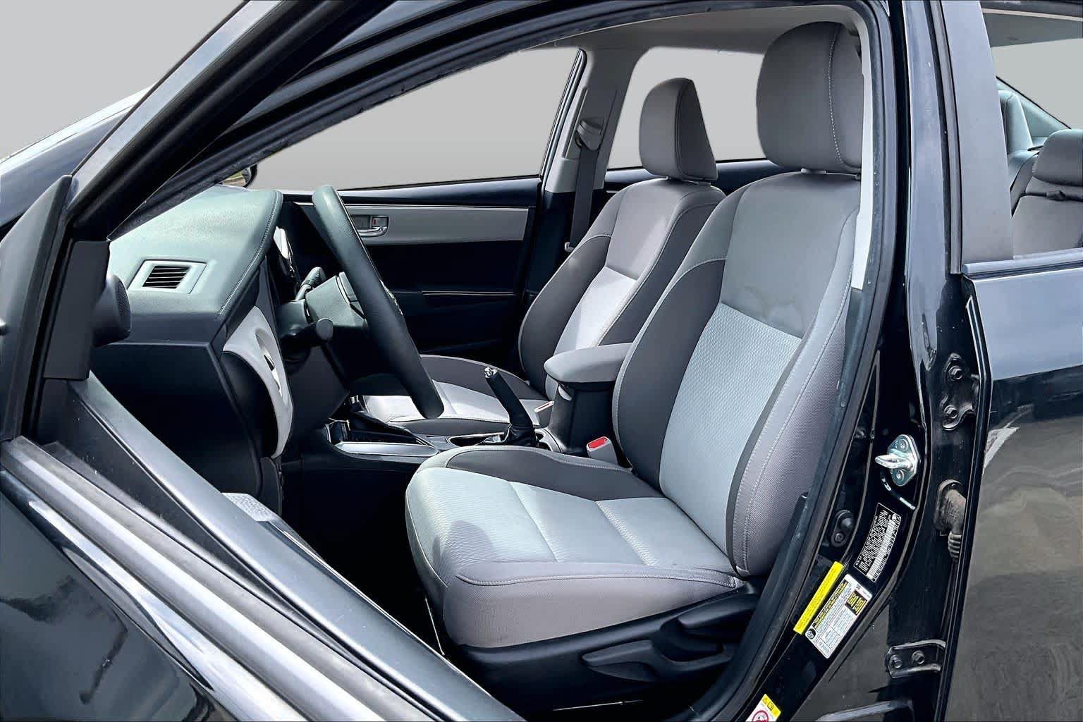 Used 2018 Toyota Corolla LE FWD image 7