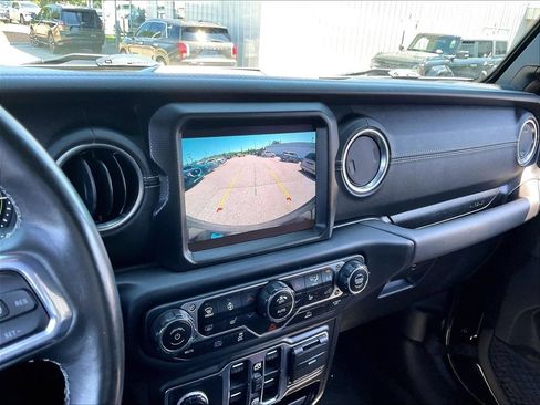 Used 2023 Jeep Wrangler Unlimited Sahara w/ Cold Weather Group AWD/4WD image 19
