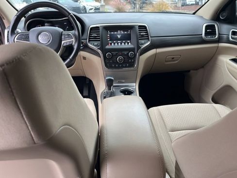 Used 2021 Jeep Grand Cherokee Laredo image 16